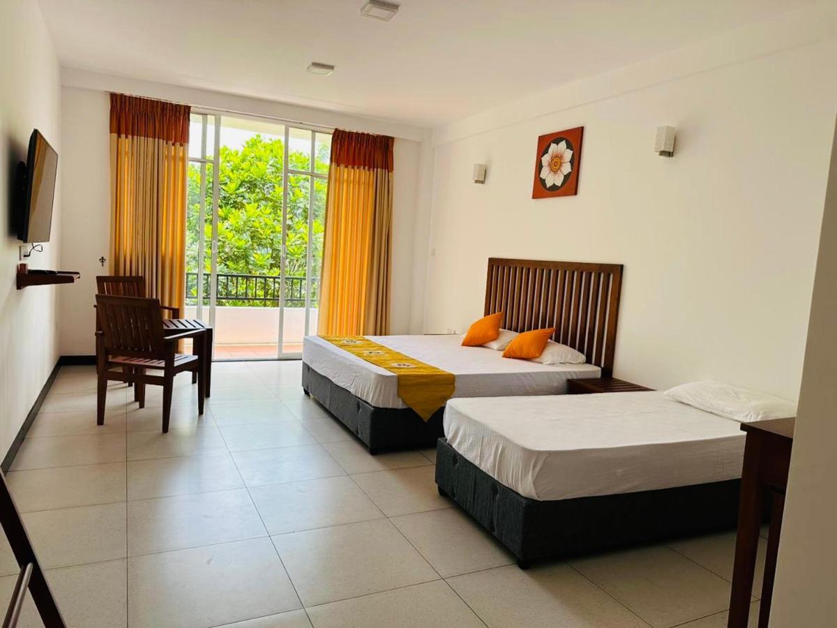 Kandy Hub Guest House ภายนอก รูปภาพ