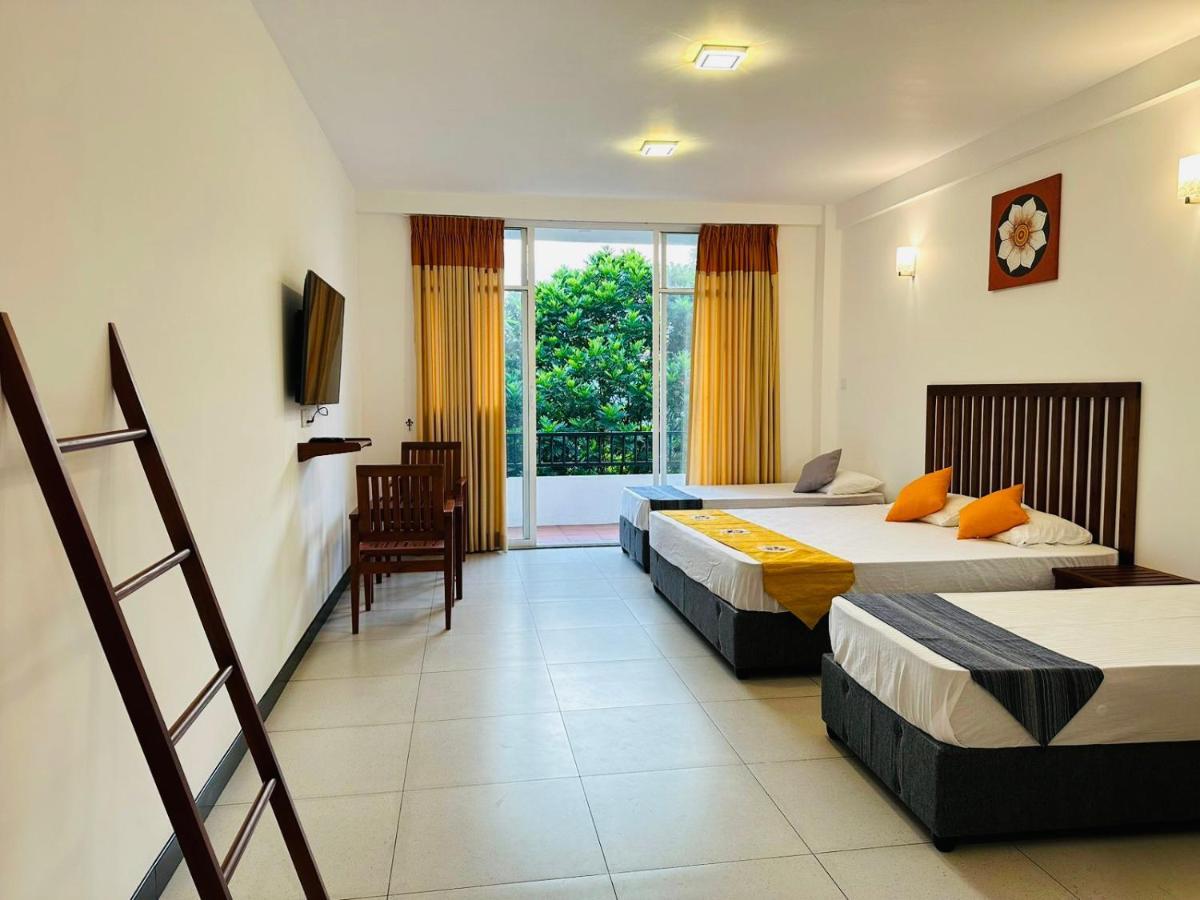 Kandy Hub Guest House ภายนอก รูปภาพ