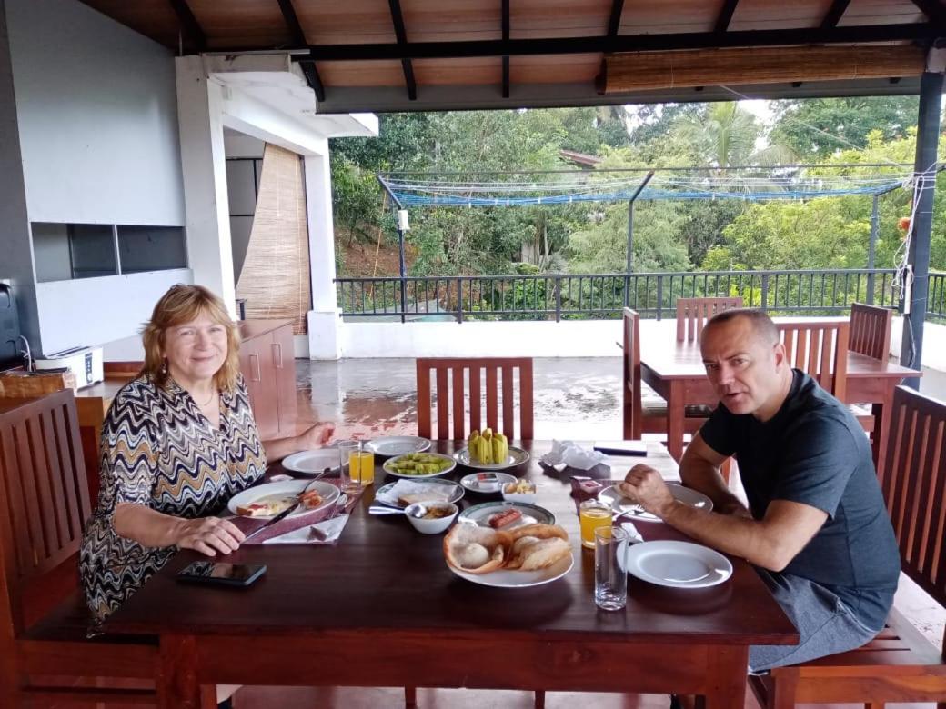 Kandy Hub Guest House ภายนอก รูปภาพ